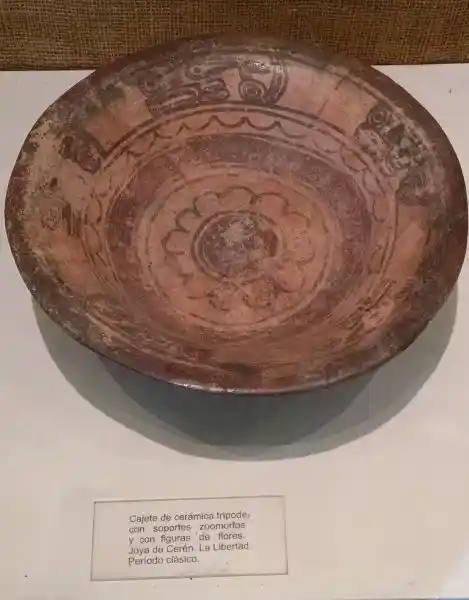 Tripod ceramic bowl, zoomorphic, sun disc, sun symbol